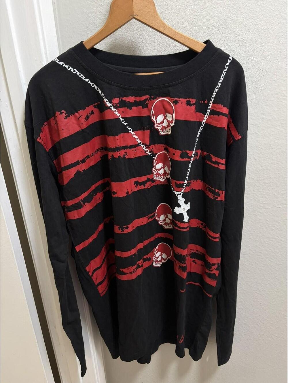 M.Gordon Grunge Skull Black and Red Long Sleeve Sz XL